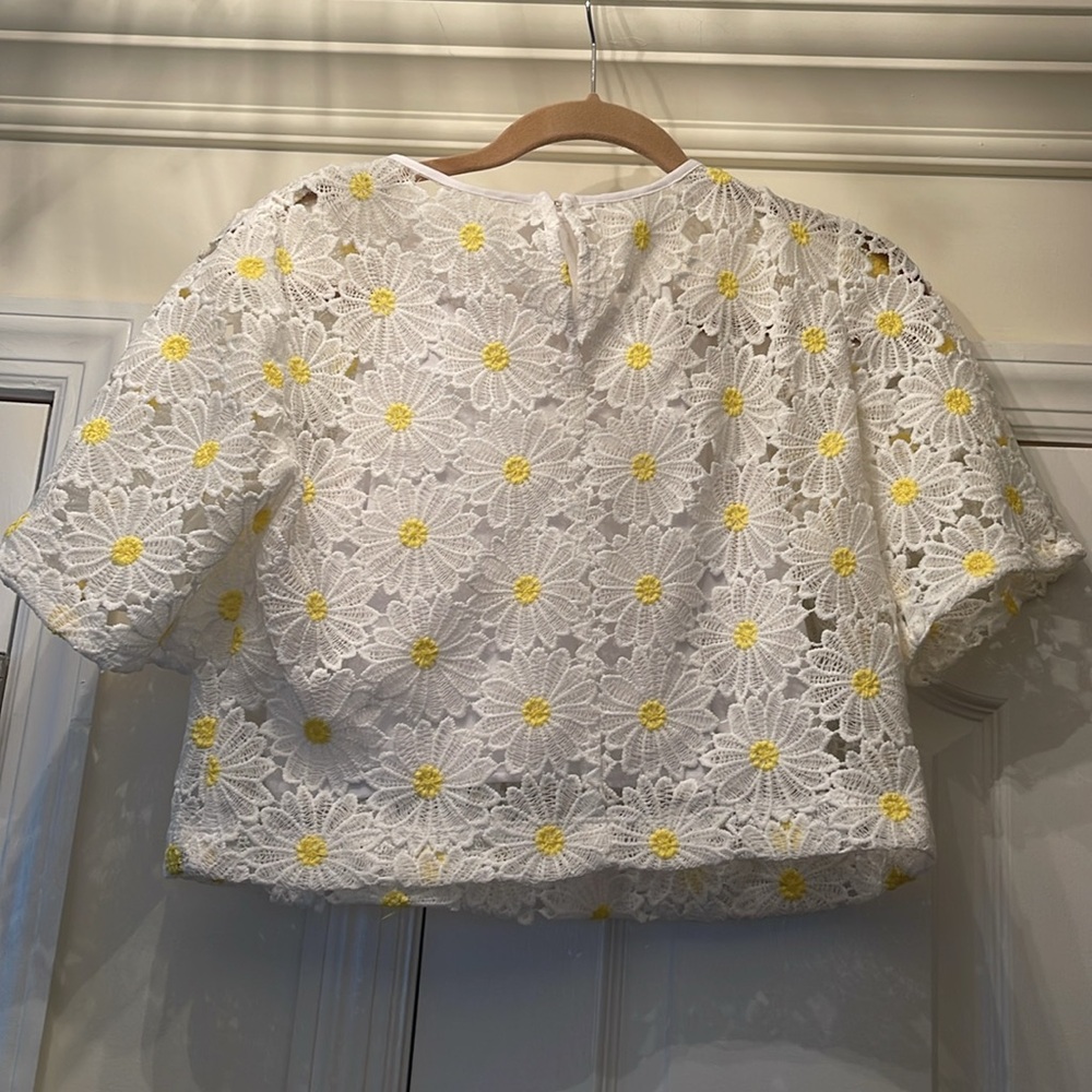BCBGeneration Daisy Lace Crop - Picture 5 of 6
